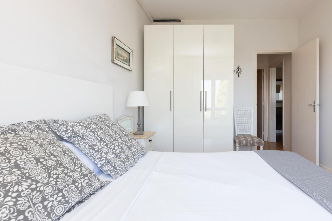 Lodging Apartments Guell Gaudi Barcelona Exterior photo